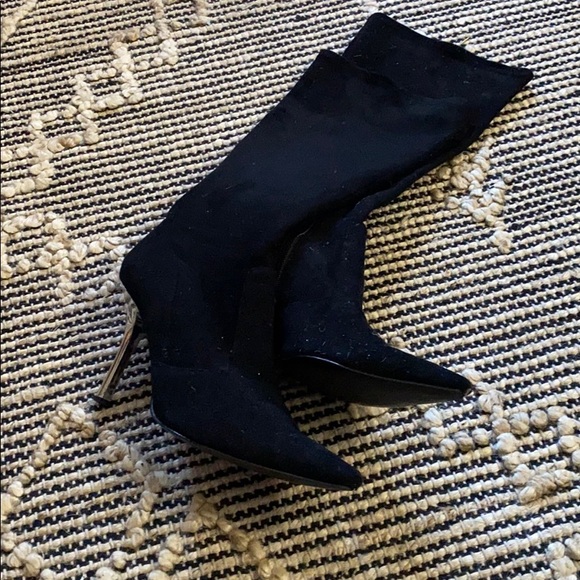 Beautiful boots - Picture 2 of 5